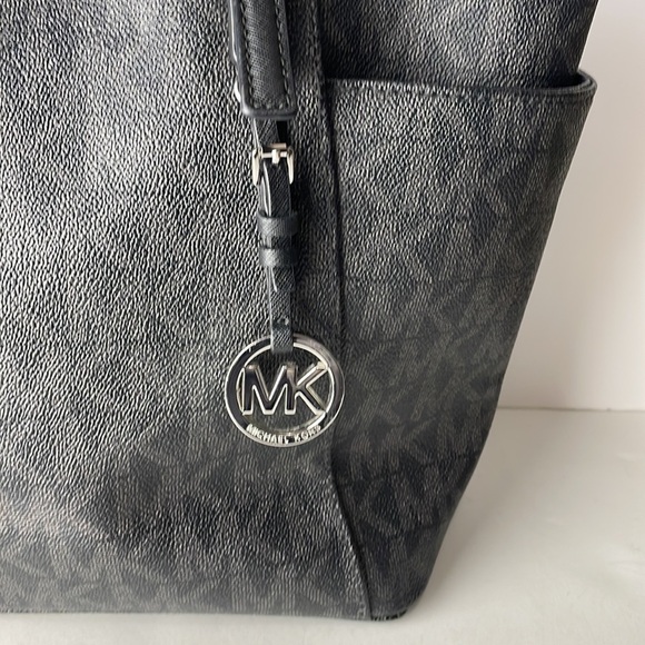 Michael Kors Jet Set Monogram Shoulder Bag Tote - Picture 2 of 11